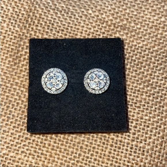 Dazzling Round Cubic Zirconia Stud Earrings sparkly Stud 12mm  round New - Picture 4 of 10